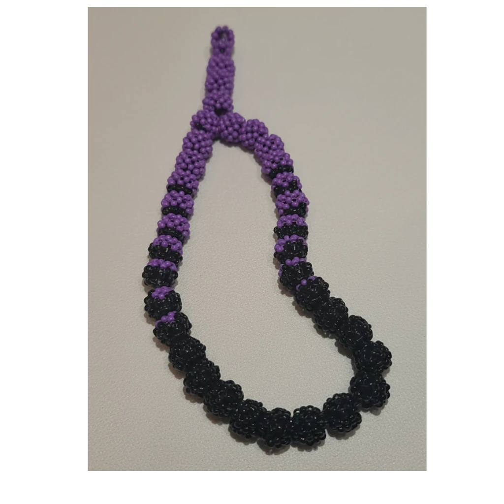 تسبیح دست‌بافت مهره‌ای بنفش و مشکی