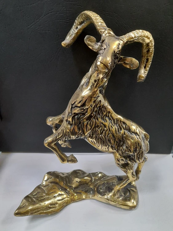 تندیس قوچ روی صخره