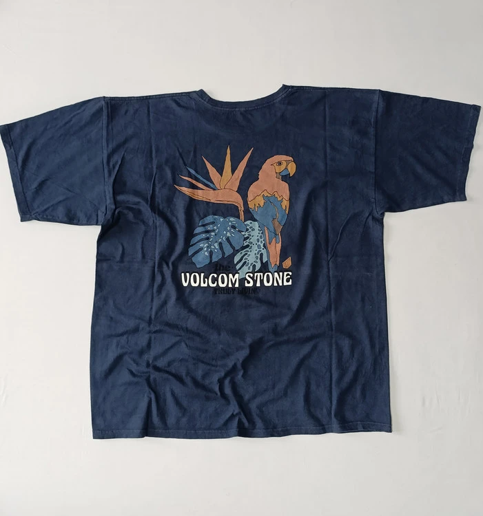 تی شرت مردانه برند VOLCOM STONE استوک اورجینال رنگ سرمه ای