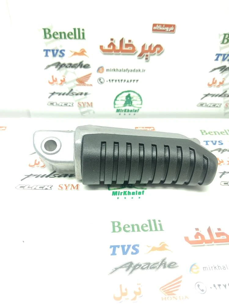 جا پایه جلو سمت راست موتور بنلی 250 تک سیلندر قدیم اصلی