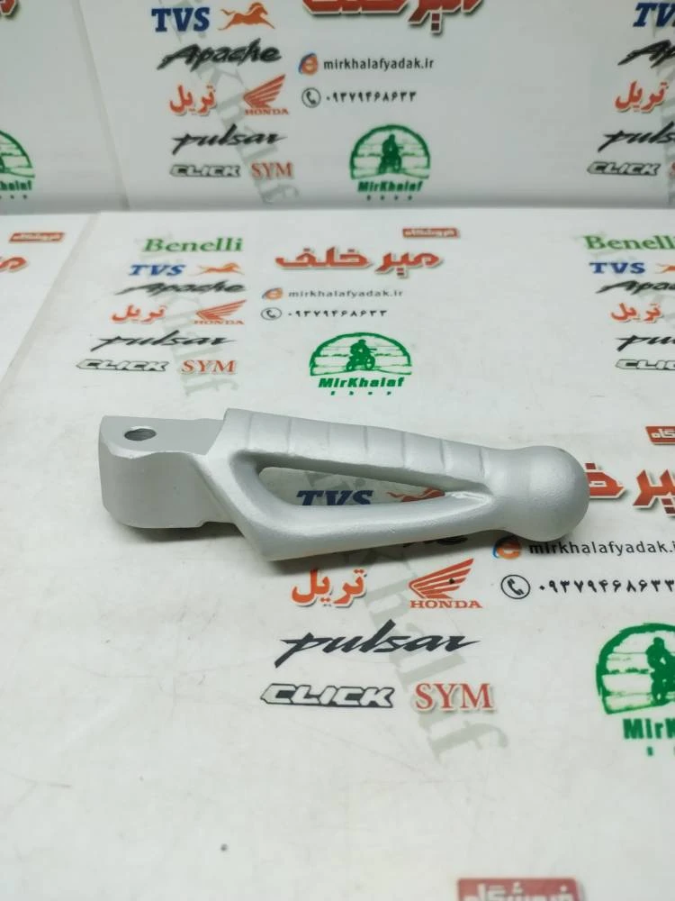 جا پایه عقب موتور بنلی ریس و 135 و 180 و 250 تک سیلندر و لئونچینو نقره ای سمت راست (اصلی)