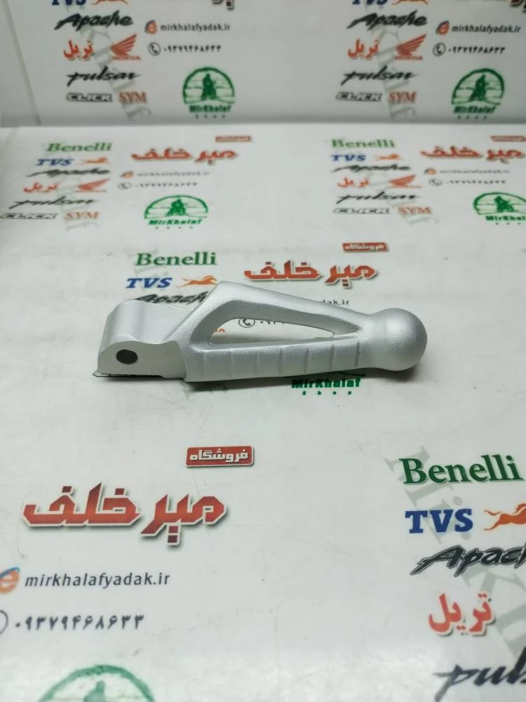 جا پایه عقب موتور بنلی ریس و 135 و 180 و 250 تک سیلندر و لئونچینو نقره ای سمت چپ (اصلی)