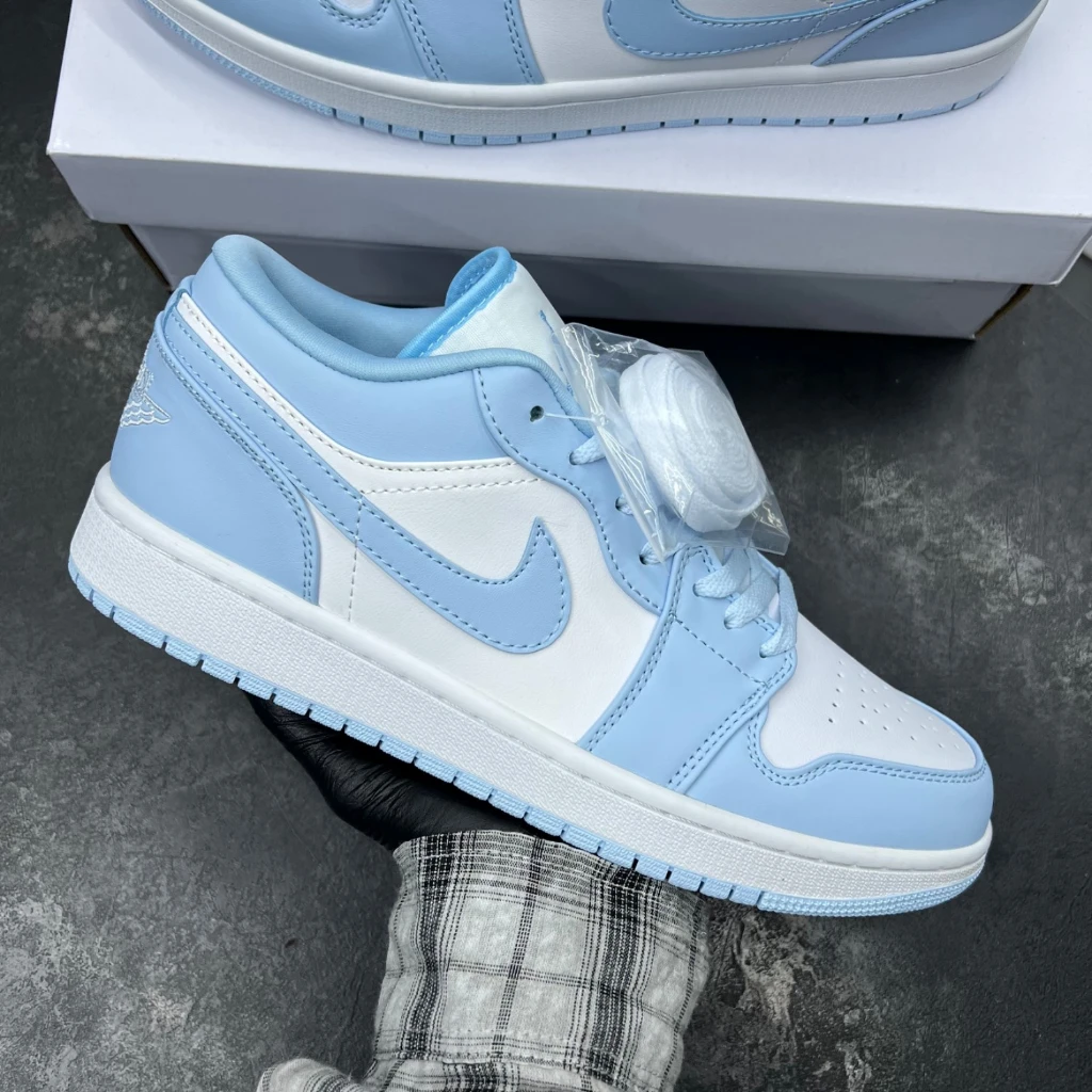 جردن وان لو ایس بلو Air jordan 1 low ice blue