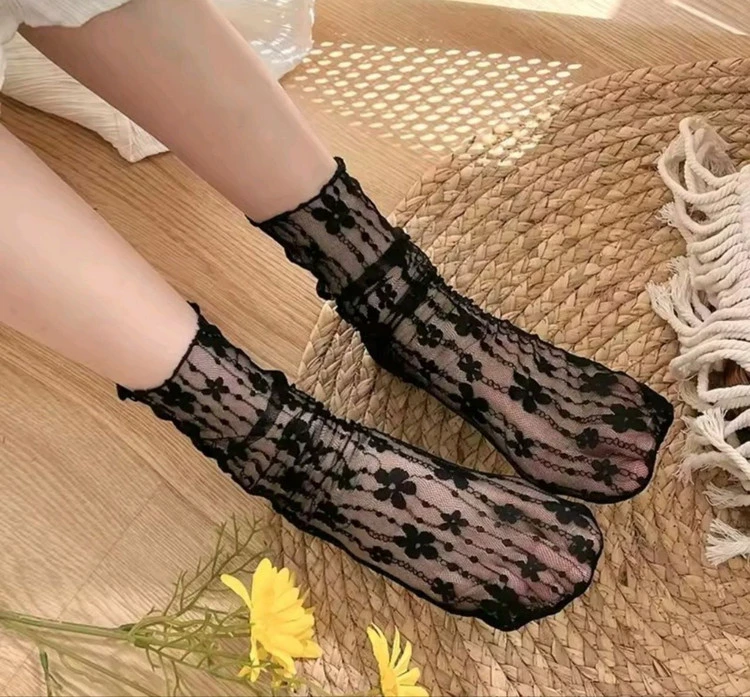 جوراب لش شکوفه توری مشکی و سفید