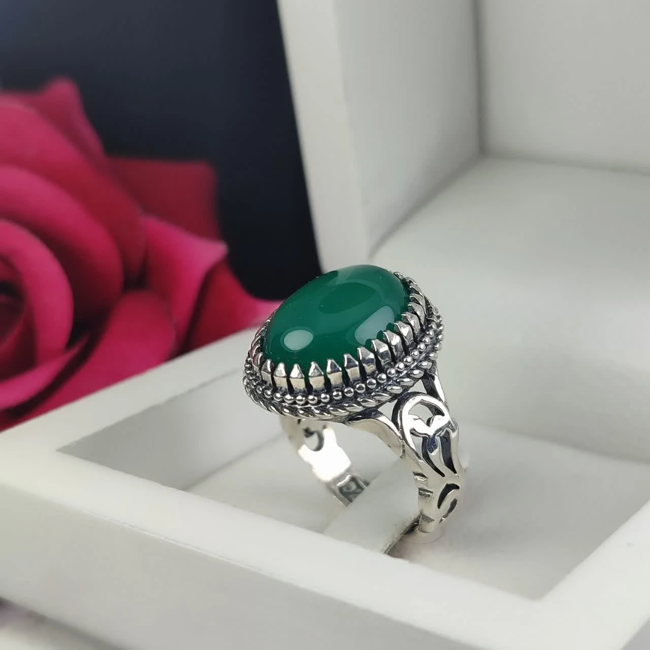 خرید انگشتر عقیق سبز مردانه؛ نماد آرامش و وقار کد ۲۰۰۹