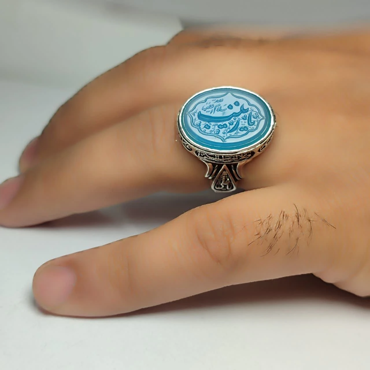 خرید انگشتر عقیق کبود خطی منقش به یا زینب (س) – رکاب چهار سلام کد ۱۸۶۳