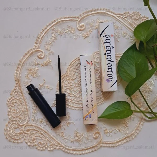 خط چشم ماژیکی با ترکیب سرمه اثمد روغن آرگان