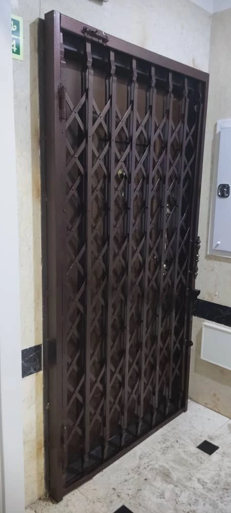 درب آکاردئونی طرح تمام گل گرید A:
