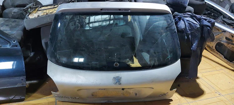 درب صندوق 206 هاچبک استوک