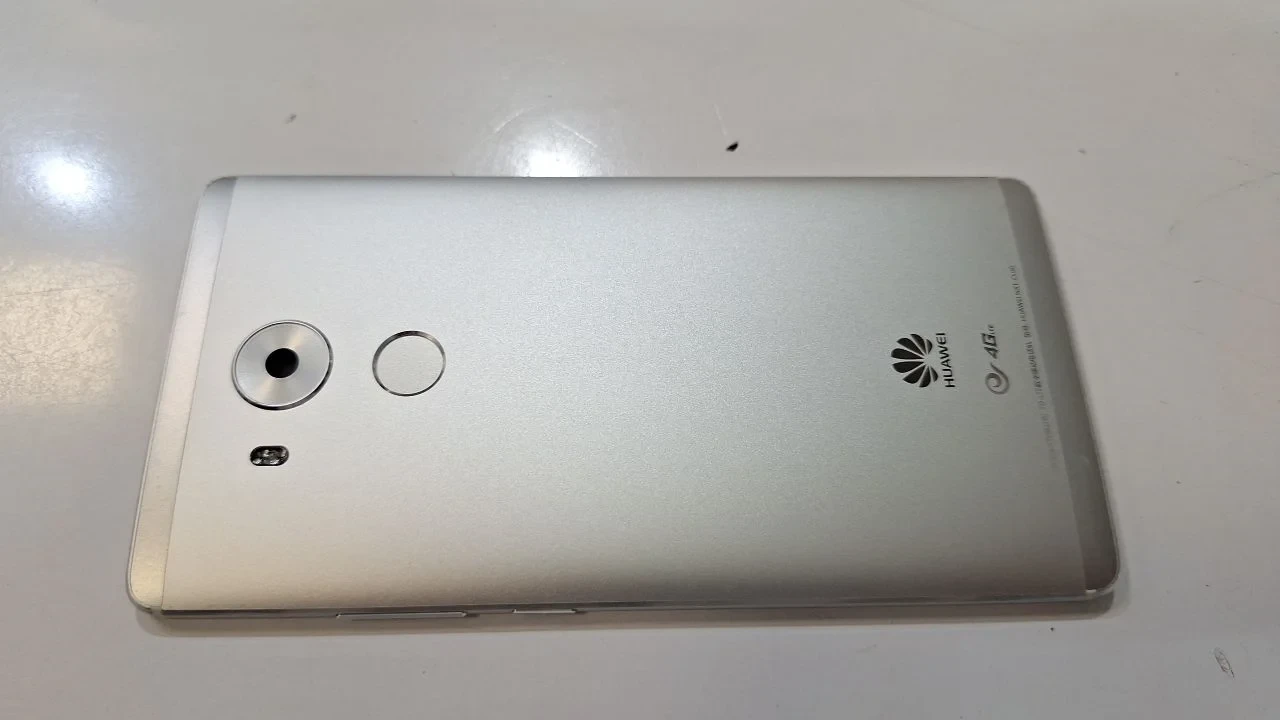 درب پشت Huawei mate 8