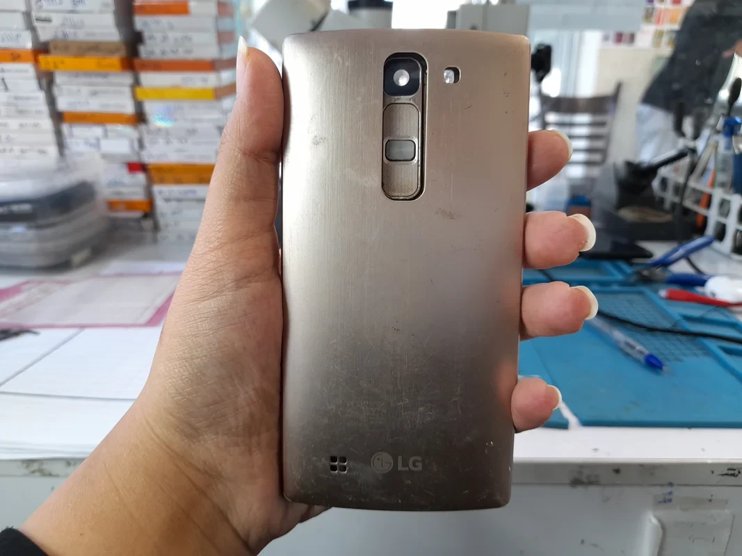 درب پشت LG Magna H 502