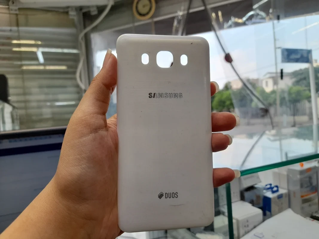 درب پشت سفید Samsung j710f