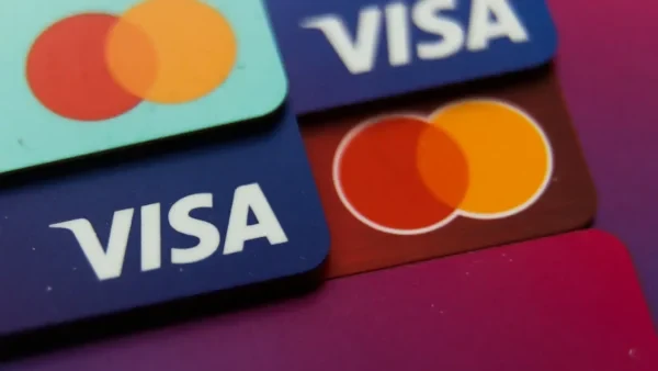 دریافت کارت فیزیکی ویزا کارت و مستر کارت در تمام دنیا