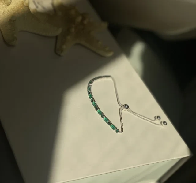دستبند ابكارى كريستالى زمردى قفل اسانسورى unisex