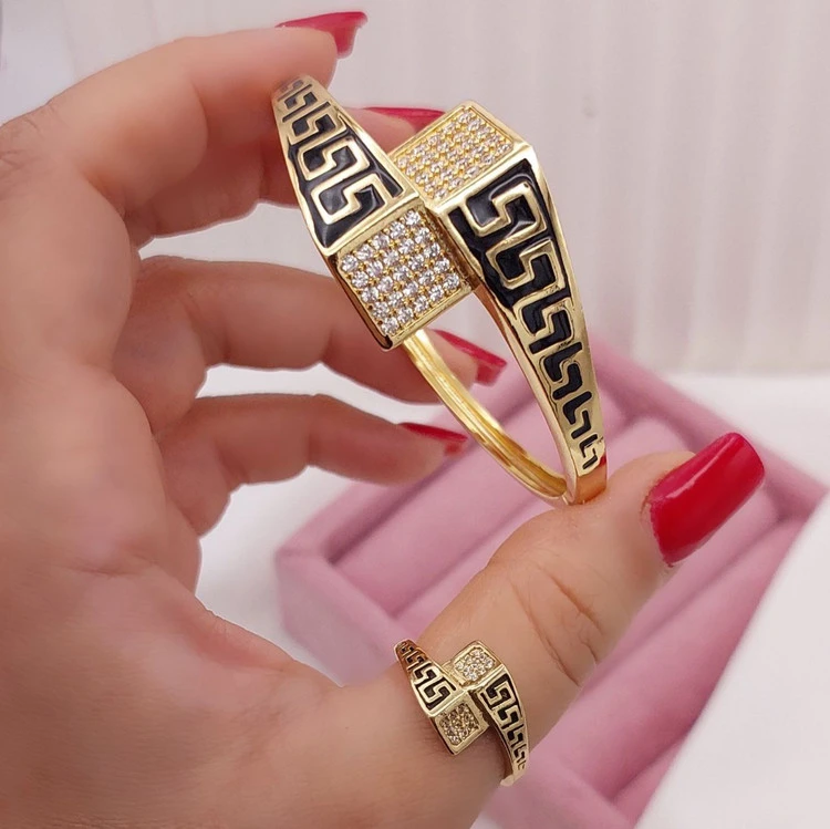 دستبند، انگشتر طرح طلای زنانه،مدل ورساچه، جنس استیل، کد1267💍