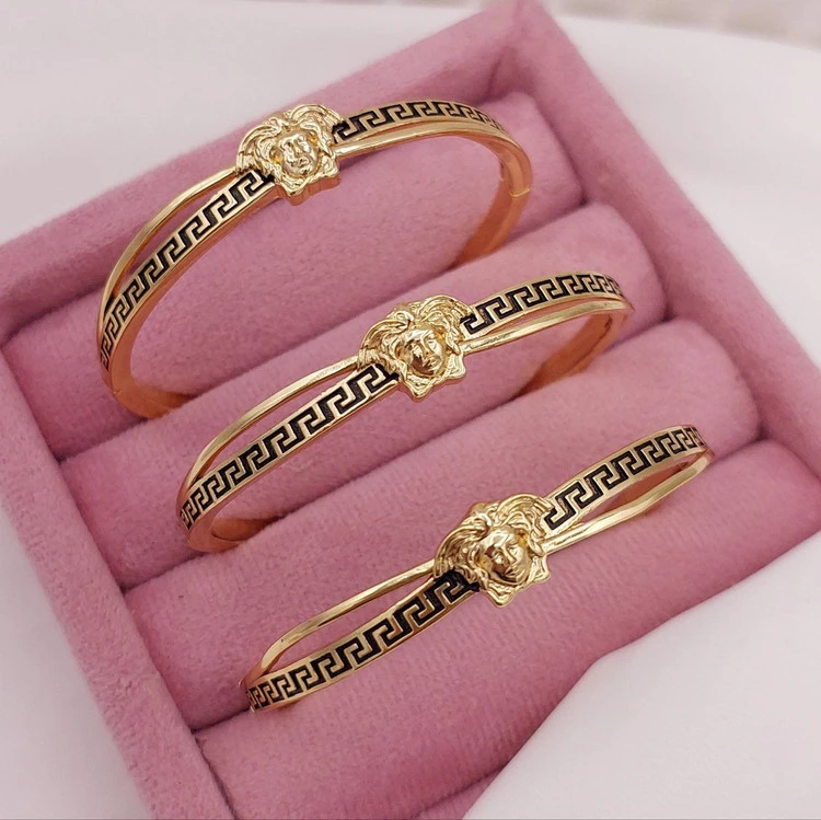 دستبند شیک و خاص زنانه، طرح طلا، رنگ ثابت، جنس خارجی، کد1283💍
