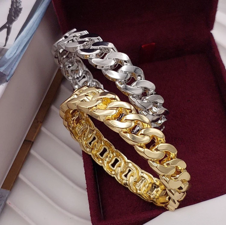 #دستبند قفلی کارتیه جدید😍 ♦️رنگ ثابت ♦️بدون حساسیت ♦️ آبکاری طلا ، در دو رنگ، کد1426💍