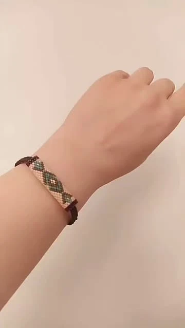دستبند منجوقی با طرح سنتی