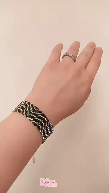 دستبند منجوقی ترکیب رنگی طلائی و نقره ای و هفت رنگ