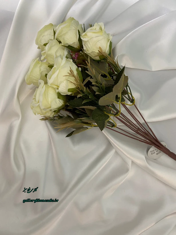دسته گل رز سفید وارداتی