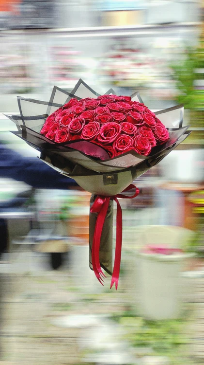 دسته گل رز ۵۰ شاخه ای