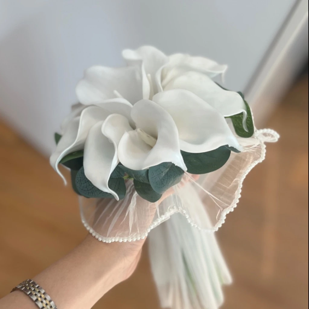دسته گل شیپوری با اکالیپتوس 12 شاخه
