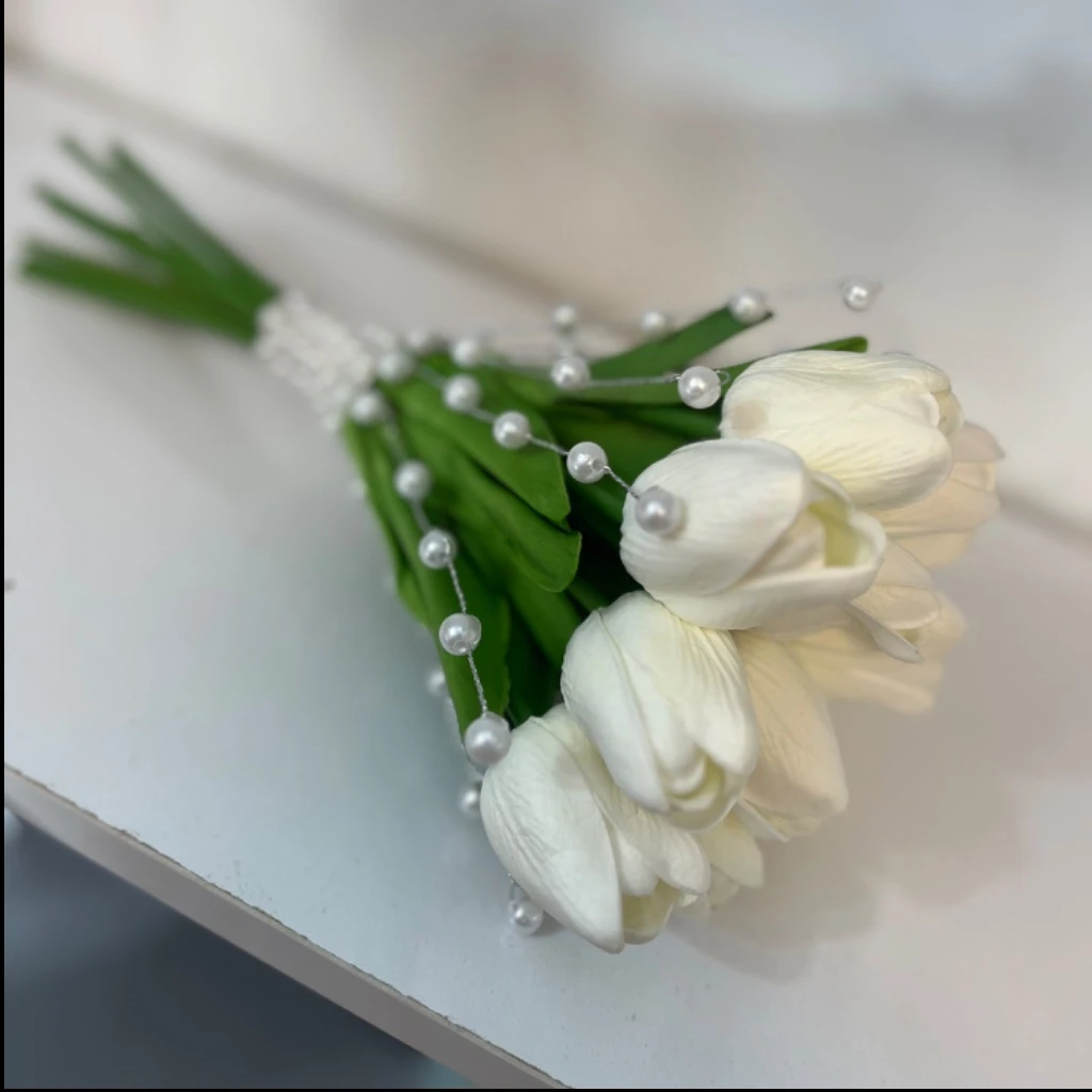 دسته گل عروس لاله لمسی 12 شاخه مدل مرواریدی