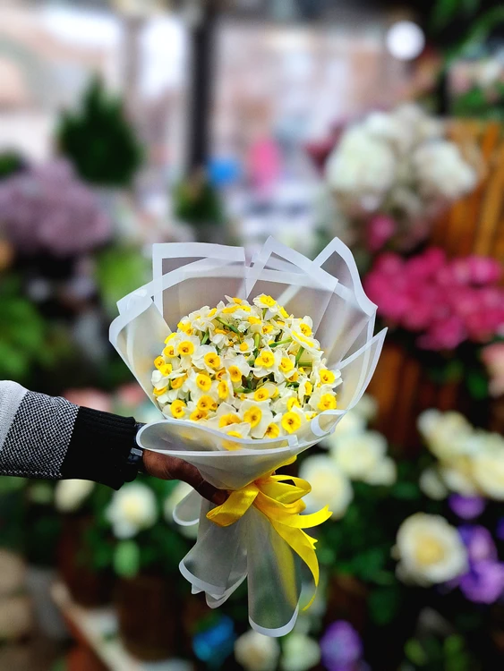 دسته گل نرگس ۴۰ شاخه ای