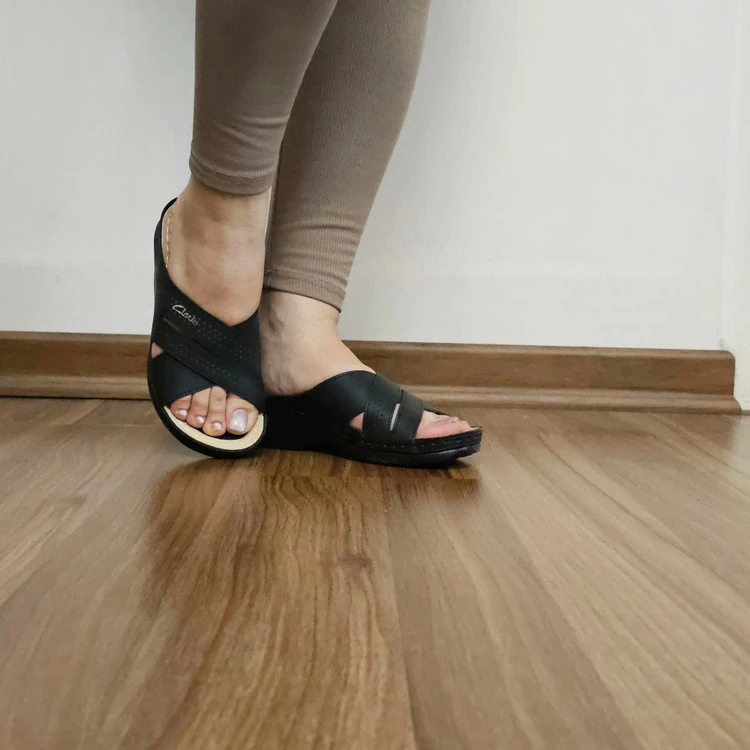 دمپایی و صندل راحتی زنانه مشکی دور دوخت،کد سارینا مدل