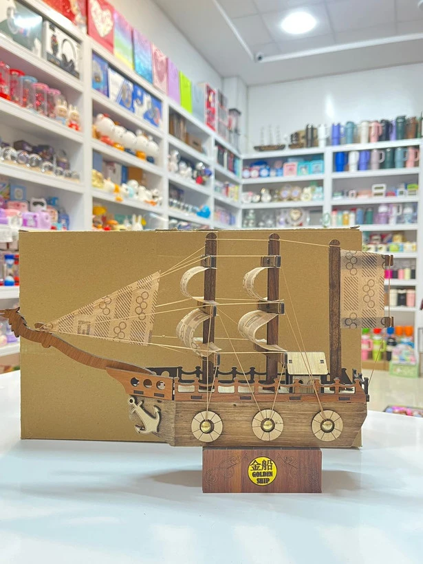 دکوری کشتی بادبانی GOLDEN SHIP