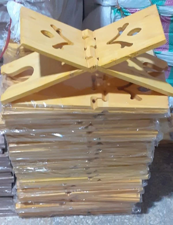 رحل قرآن چوبی با کیفیت (طرح لاله) – استحکام، زیبایی و احترام به کلام‌الله