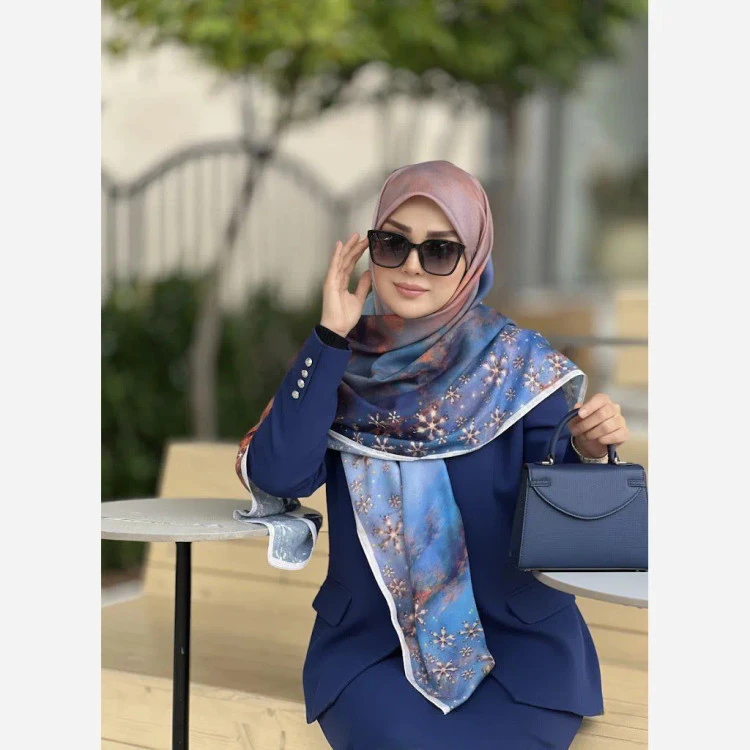 روسری طرح مهری قواره بزرگ 140 سانتیمتر نخ کاستوم سیتو زمینه شیری