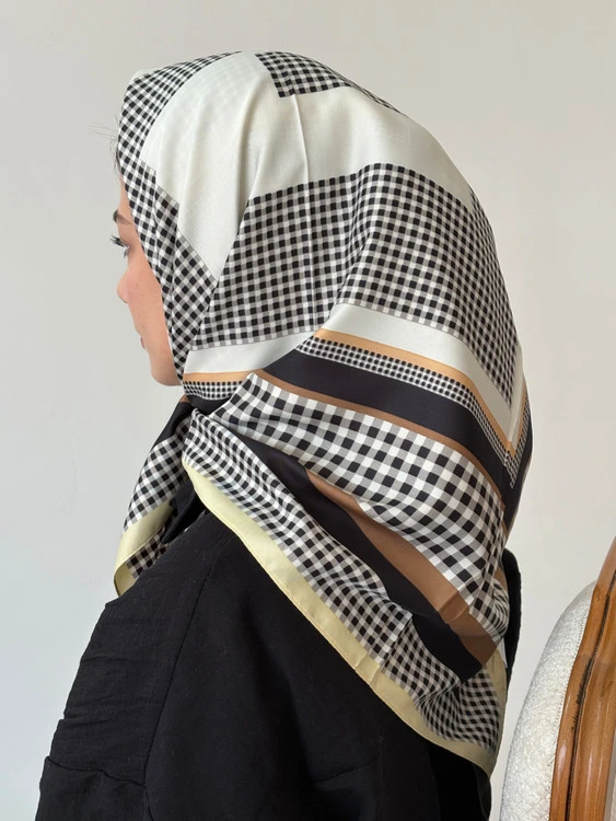 روسری طرح چهار خونه