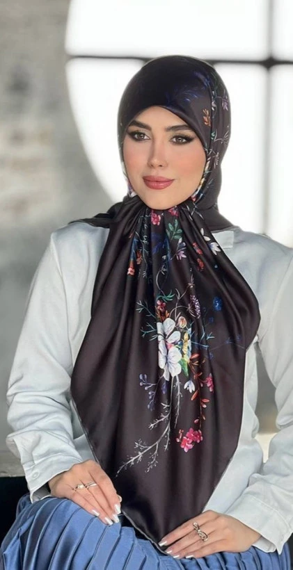 روسری مجلسی زنانه جنس ابریشم ایپک قواره ۱۲۵
