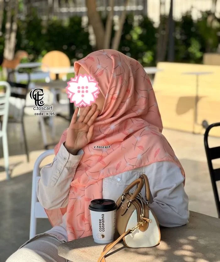 روسری نخی اعلا طرح تارا قواره بزرگ زنانه و دخترانه