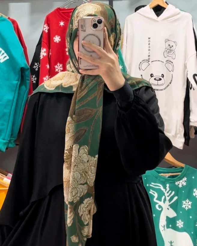 روسری نخی زنانه طرح دار قواره۱۴۰