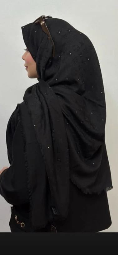 روسری وارداتی کشمیر طرح لویی ویتون نگین طلایی قواره ۱۴۰