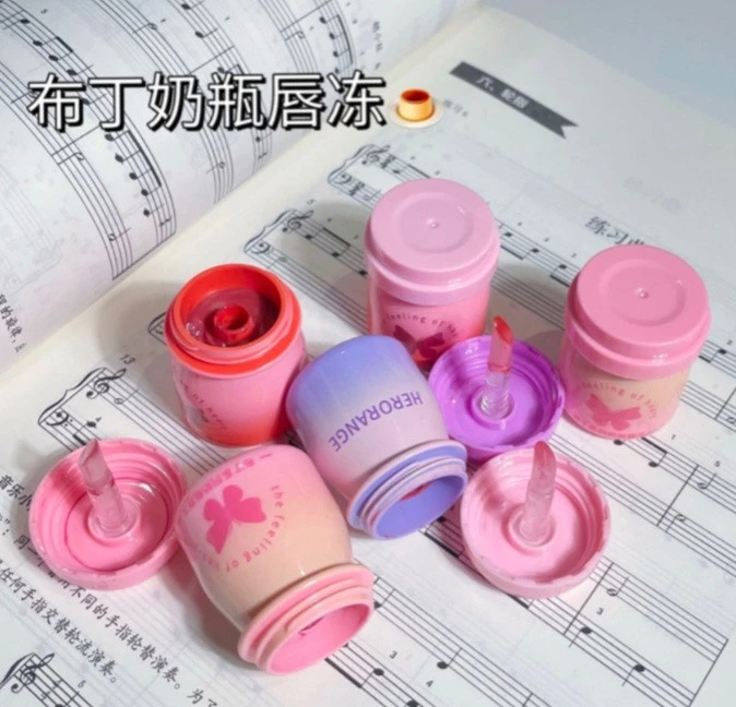 رژلب جامد براق طرح پودینگ پینترستی𝘏𝘦𝘳𝘰𝘳𝘢𝘯𝘨𝘦🦋☁️