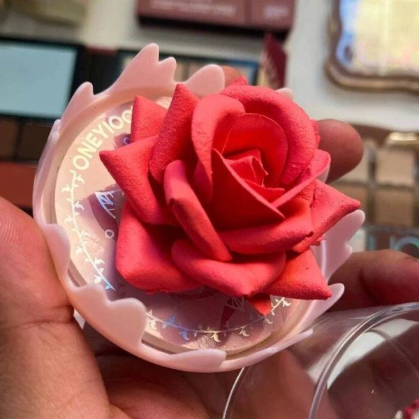 رژگونه و هایلایتر پودری طرح گل رز ONEYIOO
