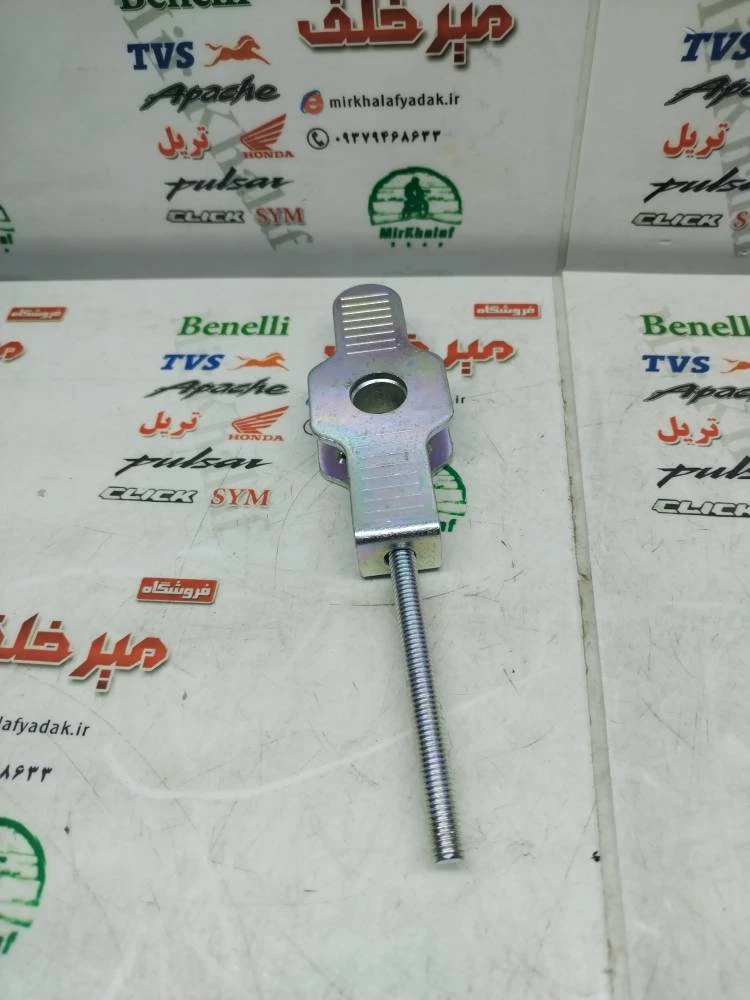 زنجیرکش (تنظیم کننده زنجیر) چرخ عقب به 2 دو شاخ موتور tvs راکس و نئو اصلی (هر عدد)