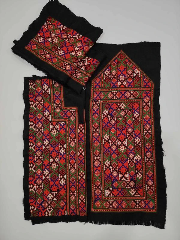 زیاستین زی‌آستین طرح سنتی ساده و شیک – پارچه تارشمار (شماره 2)– کاملاً دست‌دوز