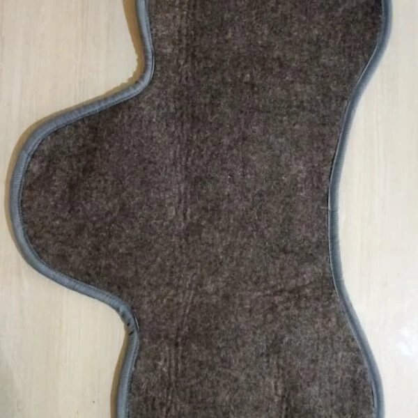 زیر زین اسب نمدی