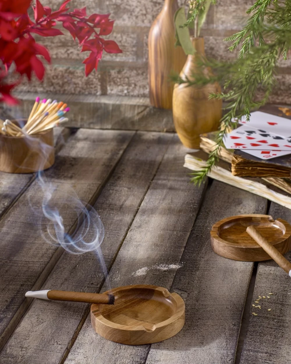 زیر سیگاری بیضی و گرد چوبی اماهوم ASHTRAY-OVEL&ROUND