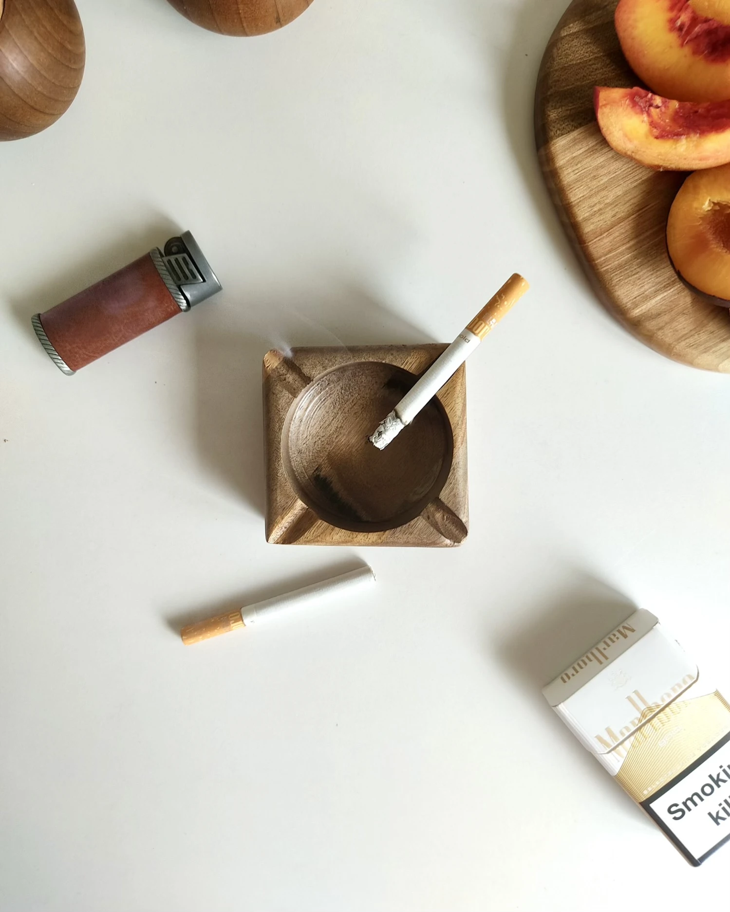 زیر سیگاری مربع چوبی اماهوم ASHTRAY
