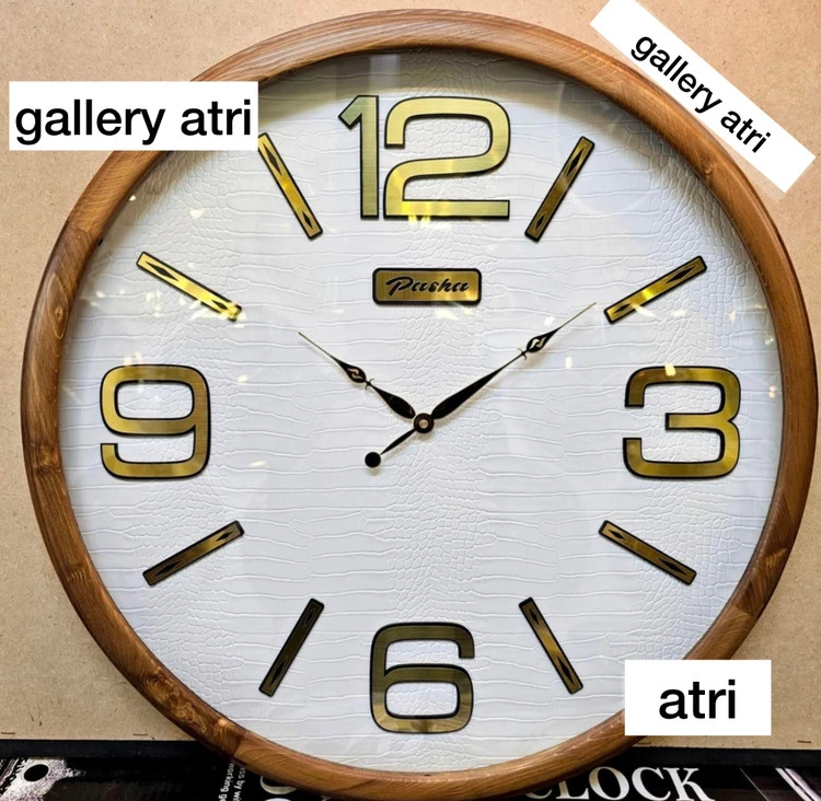 ساعت دیواری چوبی صفحه چرم