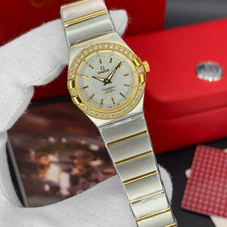 ساعت زنانه امگا کانسلیشن Omega Constellation دور طلایی