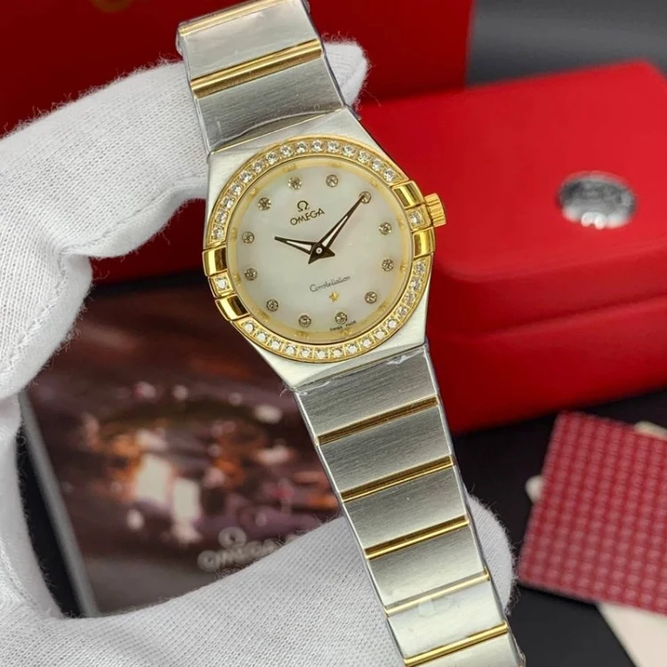 ساعت زنانه امگا کانسلیشن Omega Constellation دور نگین کد05