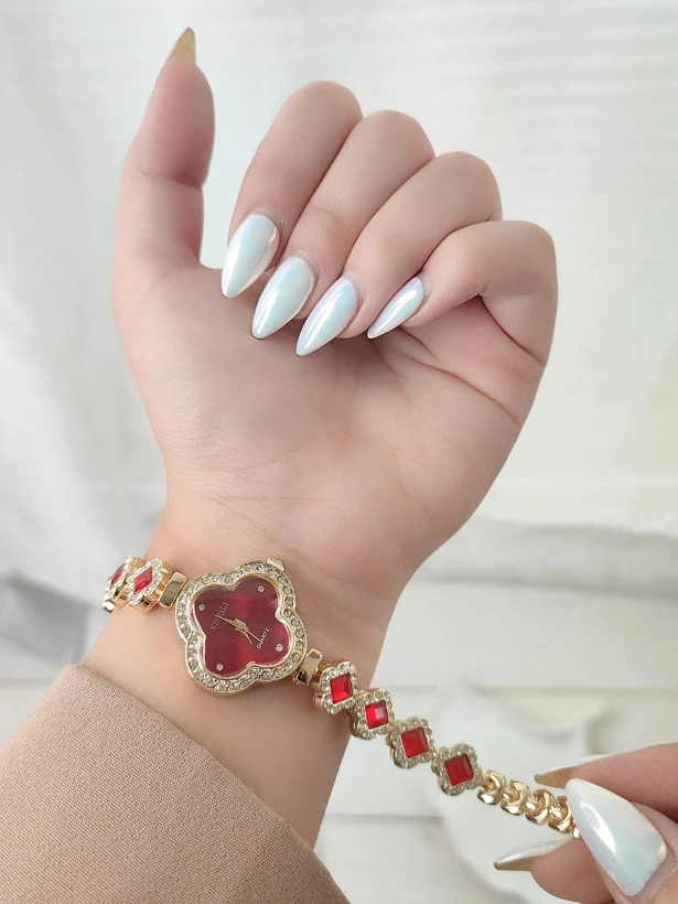 ساعت زنانه نگین دار مارک yifenli