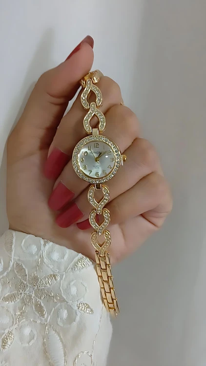 ساعت طلایی با بند نگین دار دستبندی