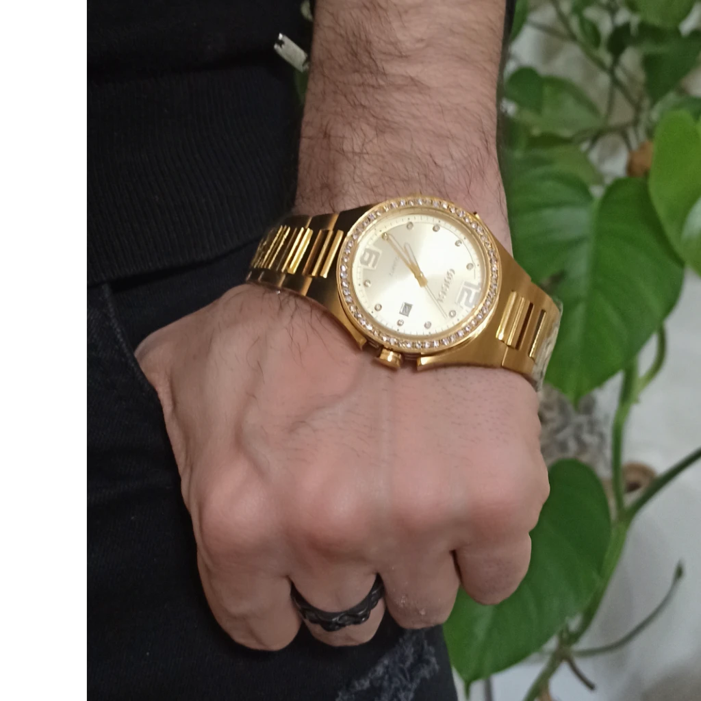 ساعت مچی گوچی طلایی